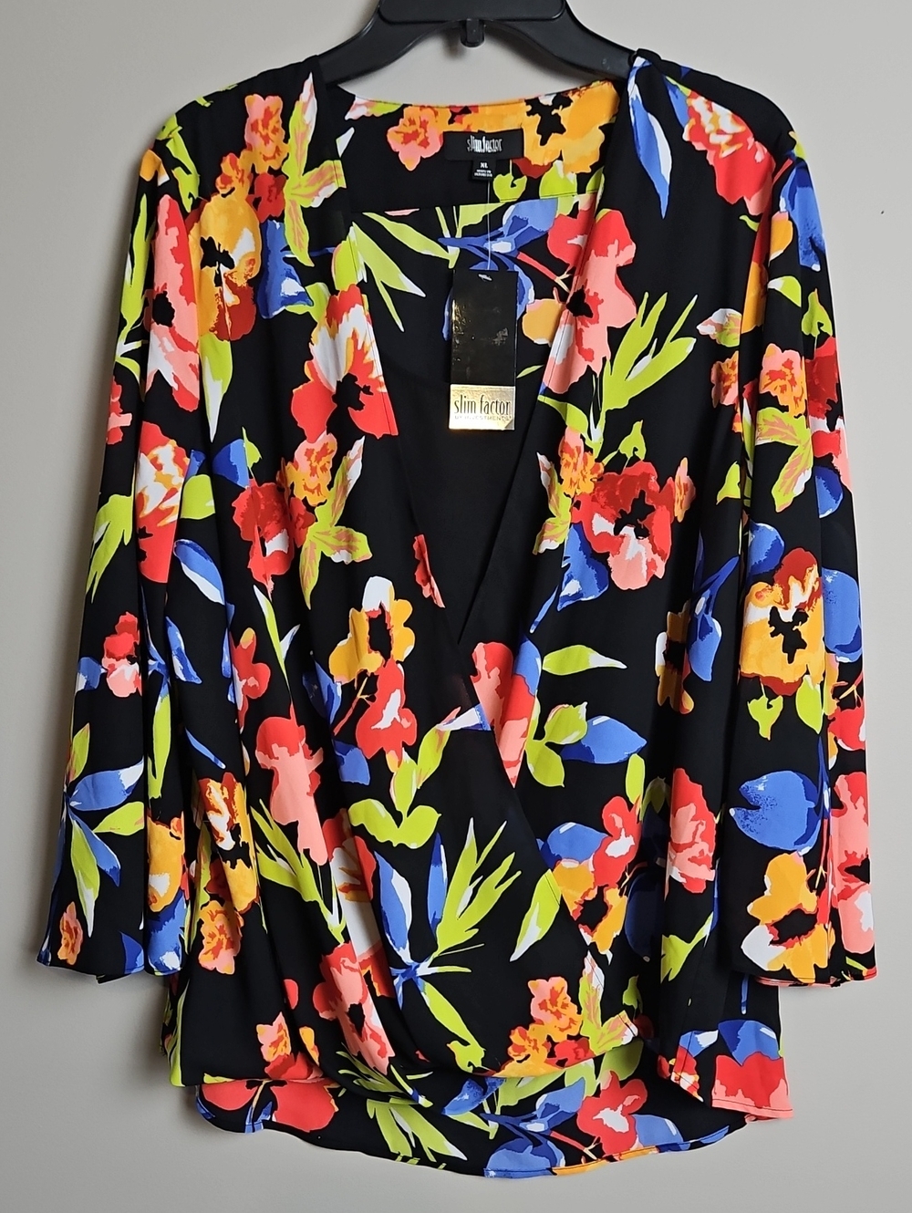 Slim Factor 3/4 Flowy Sleeves Faux-Wrap Front High-Low Hem Top: Black/Floral: XL